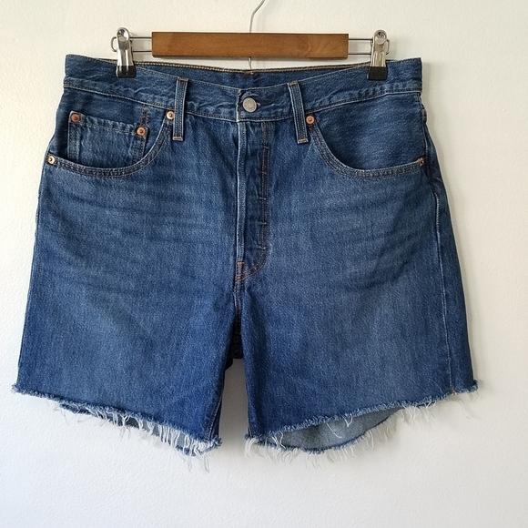 Levi's Pants - 𝅺Levi's  501 Medium Wash High Rise Frayed Hem Denim Shorts Women's Size 30